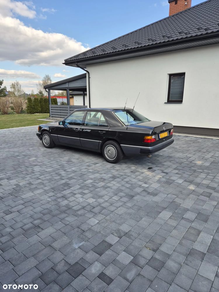 Mercedes-Benz W124 (1984-1993) - 30