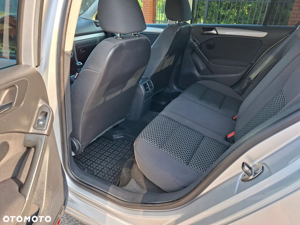 Volkswagen Golf 1.6 TDI DPF BlueMotion - 18