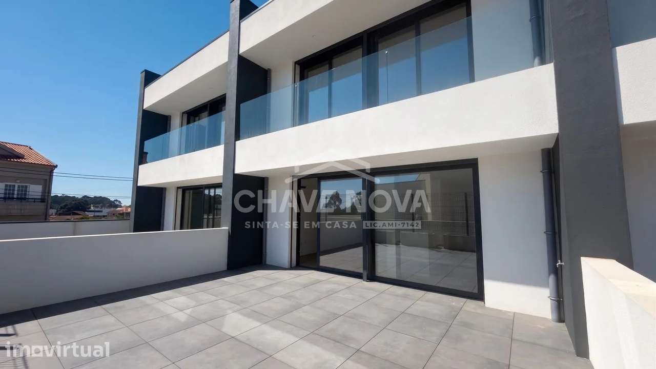 Moradia em Banda V3 Nova c/ Terraço na Madalena - Grande imagem: 2/41