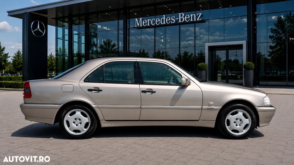 Mercedes-Benz C - 4