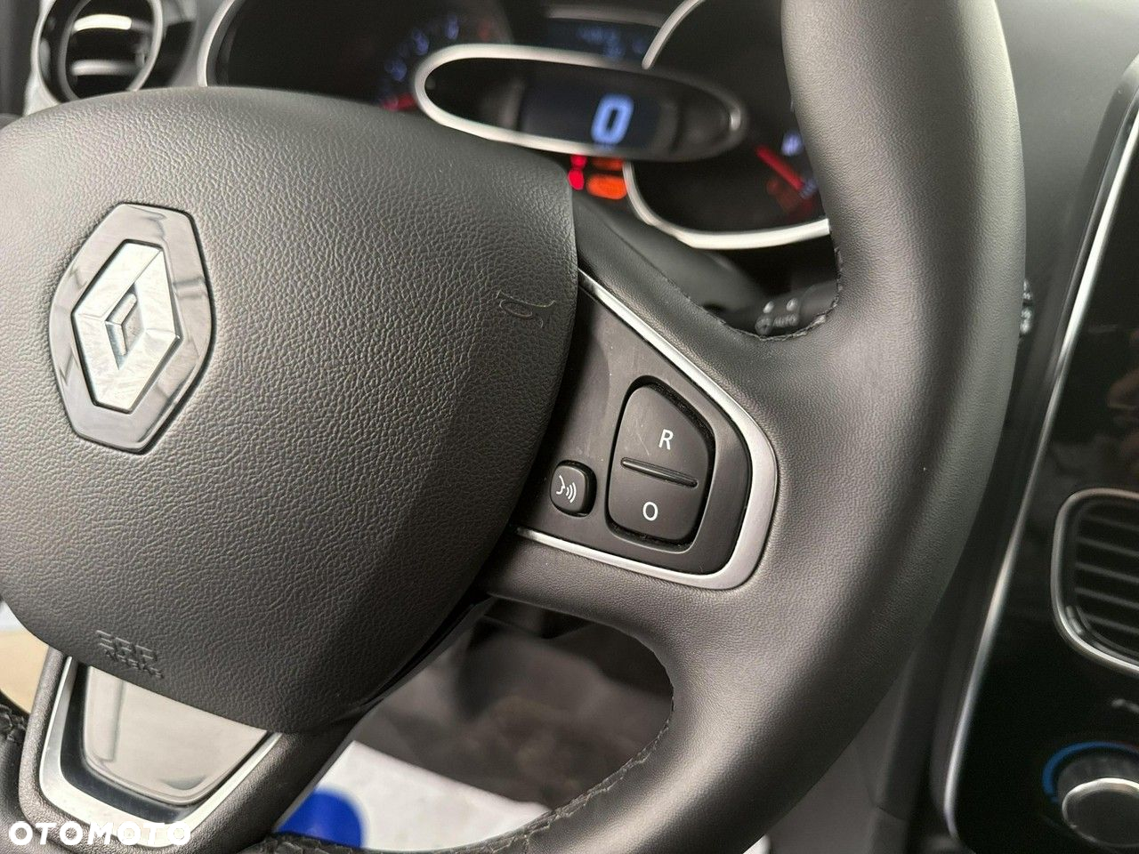 Renault Clio - 25
