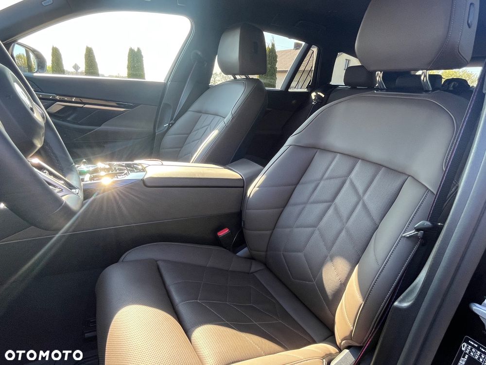 BMW Seria 5 520d xDrive mHEV M Sport - 12