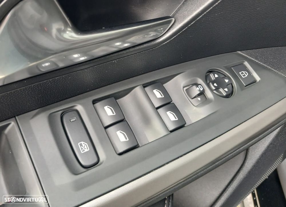 Peugeot E-5008 73 kWh Allure - 19