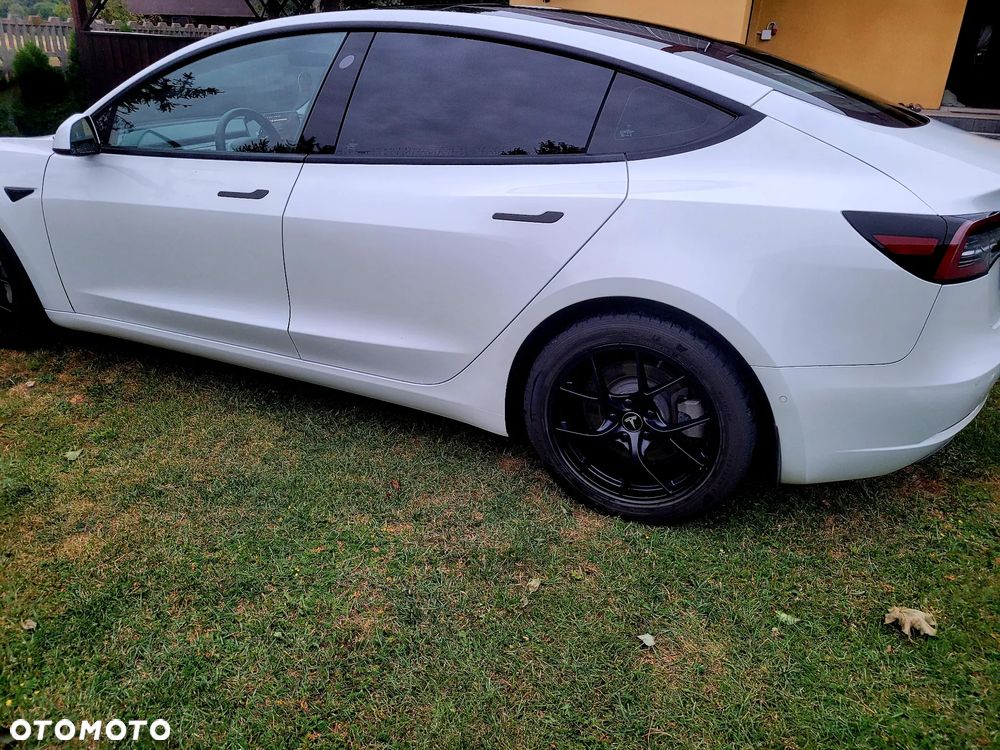 Tesla Model 3 - 1