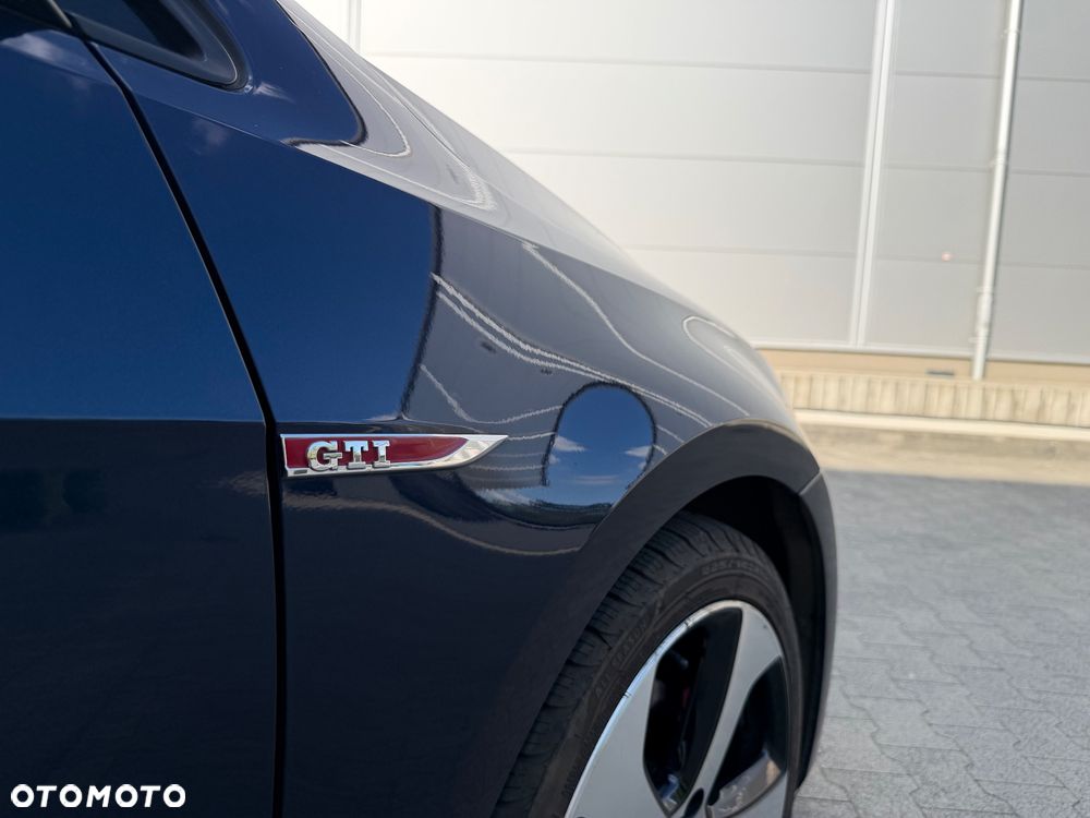 Volkswagen Golf - 23