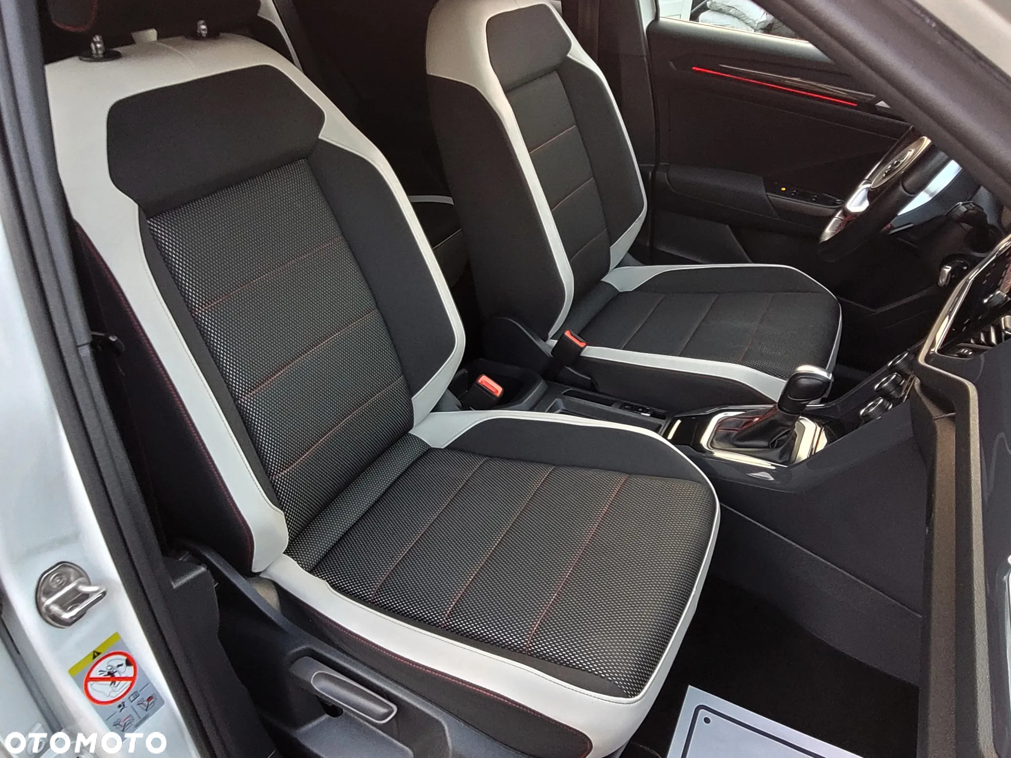Volkswagen T-Roc - 22