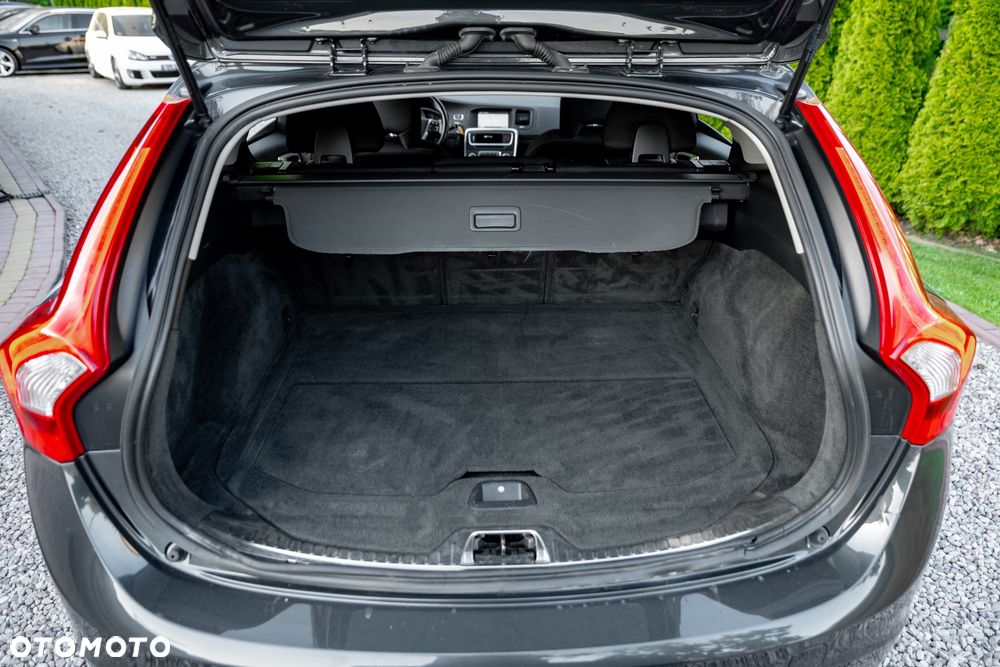 Volvo V60 D4 AWD Geartronic Momentum - 19