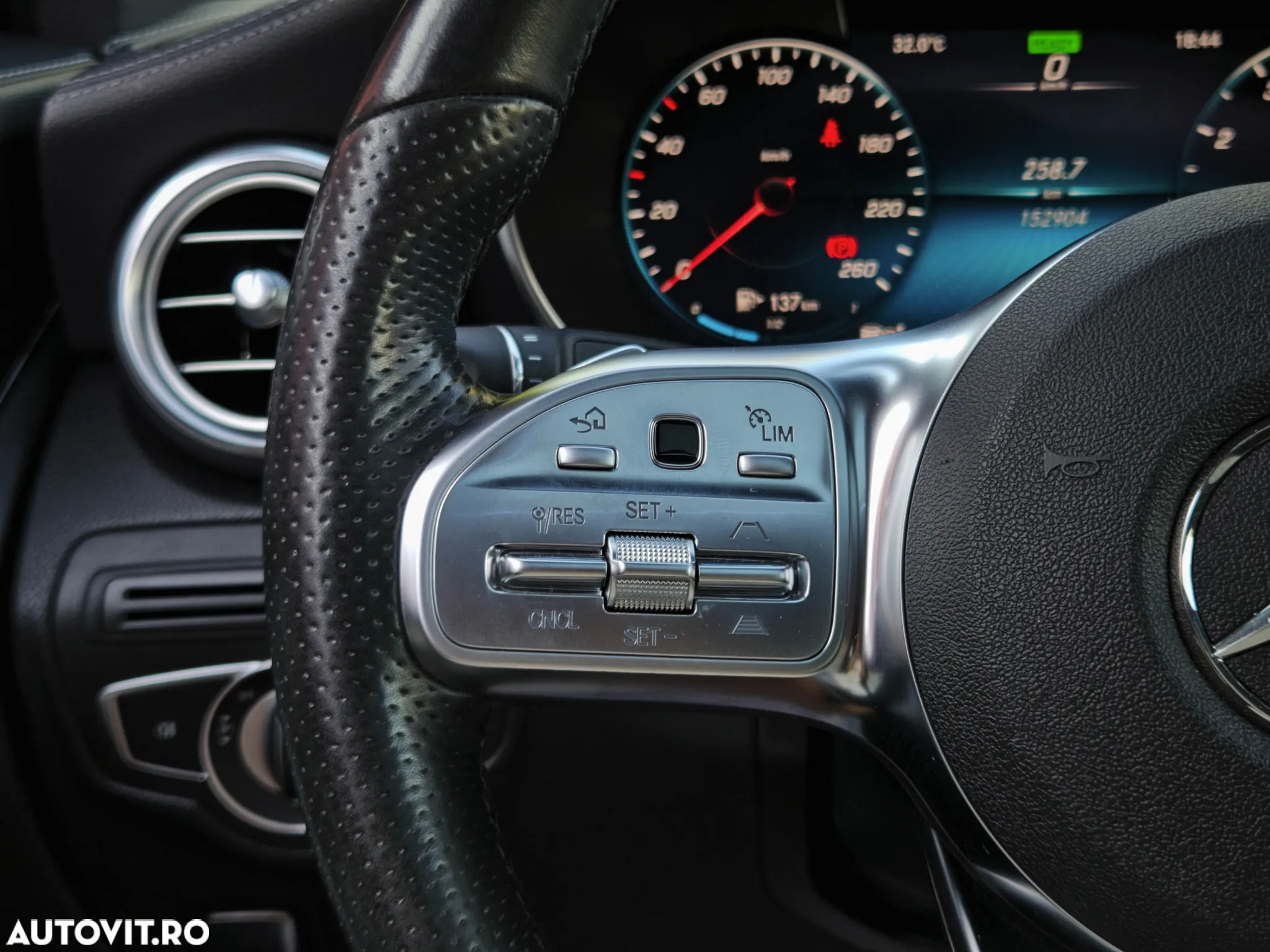 Mercedes-Benz GLC 300 e 4MATIC - 16