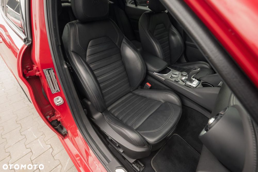 Alfa Romeo Giulia 2.0 Turbo Veloce Q4 - 16