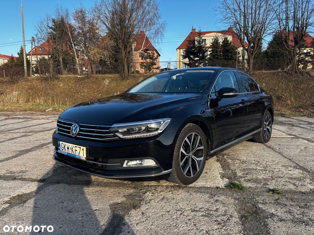 Volkswagen Passat - 1