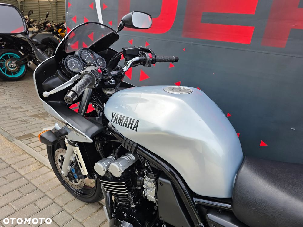 Yamaha FZS - 23