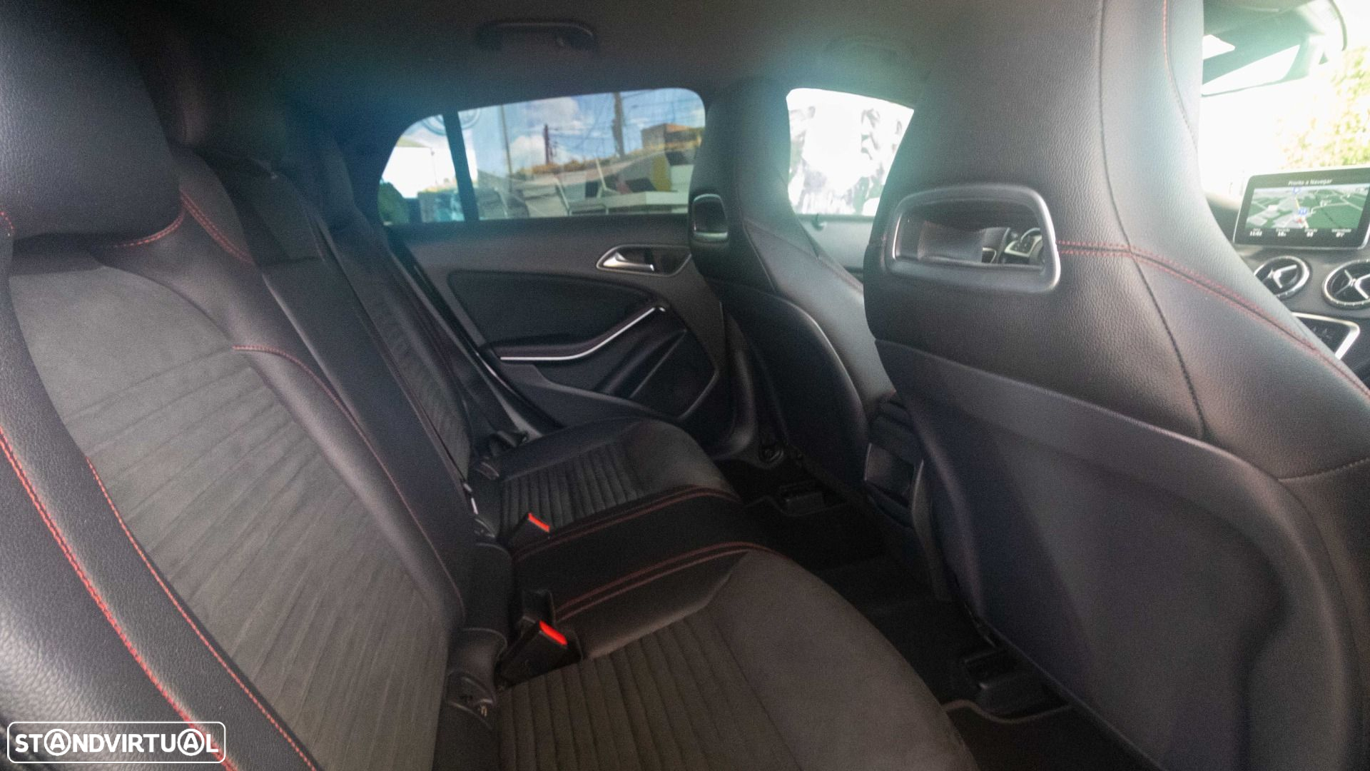Mercedes-Benz CLA 180 d Shooting Brake AMG Line - 8