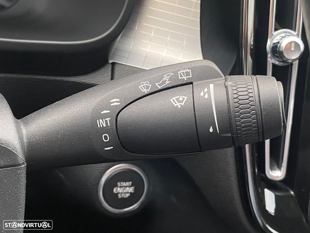 Volvo XC 40 2.0 D3 Momentum Plus Geartronic - 25