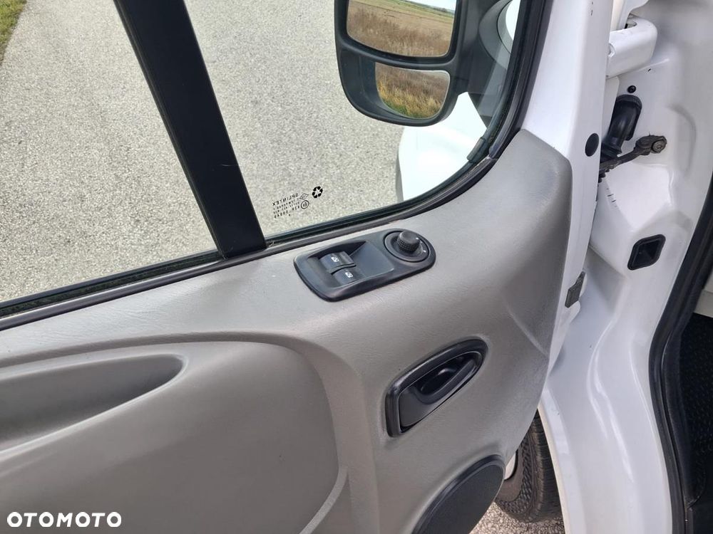 Opel Vivaro - 16