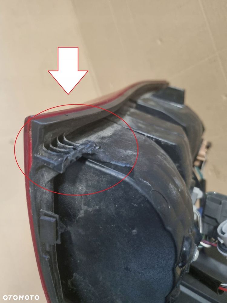 Lampa lewa Tylna tył TOYOTA HILUX VIII 8 15R- - 2