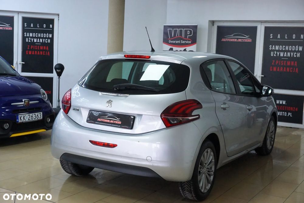 Peugeot 208 - 12