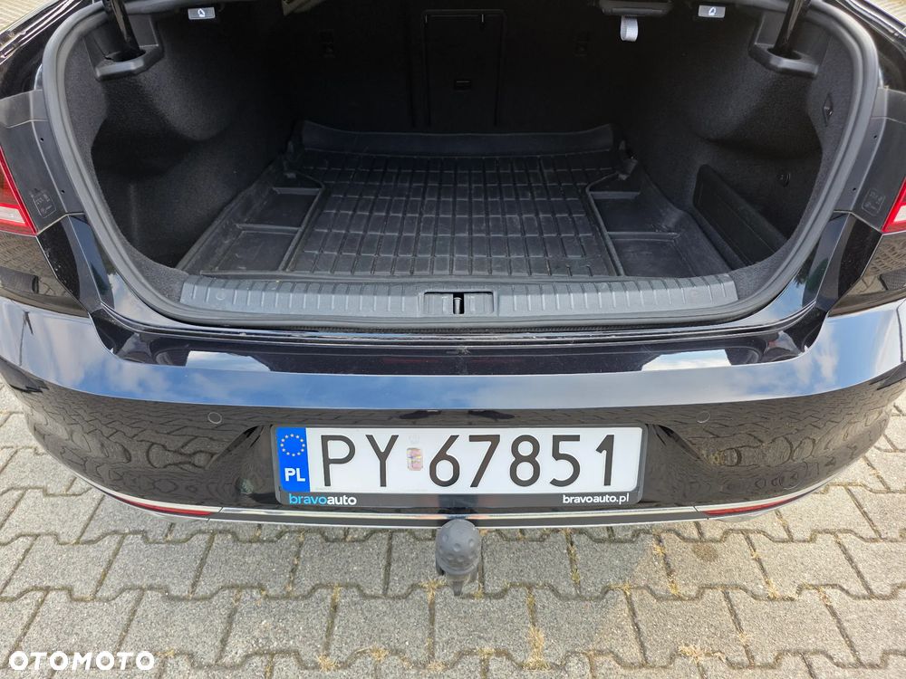 Volkswagen Passat - 25