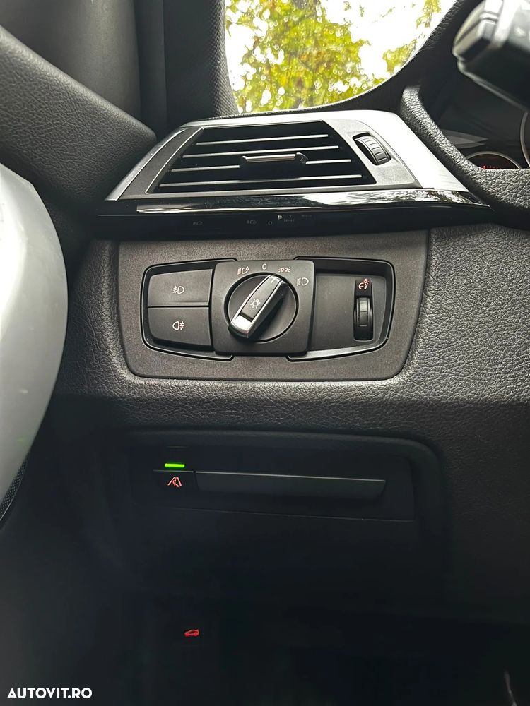 BMW Seria 3 318d Touring Aut. Sport Line - 34