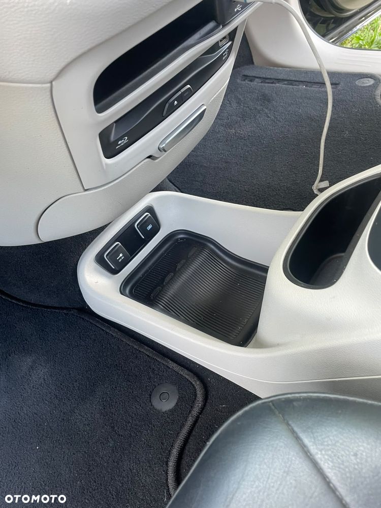 Chrysler Pacifica - 12
