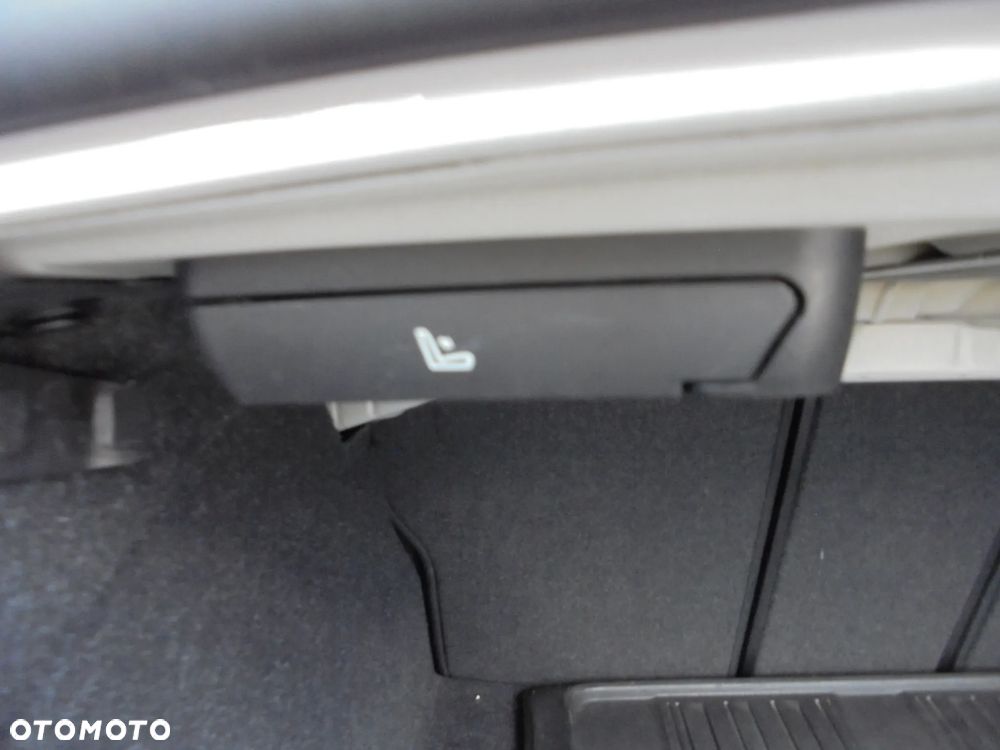 BMW Seria 3 320d Edition M Sport Shadow - 31