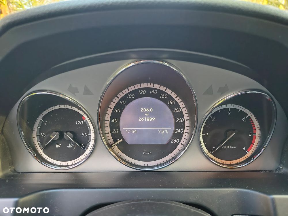 Mercedes-Benz Klasa C 220 CDI DPF (BlueEFFICIENCY) Avantgarde - 11