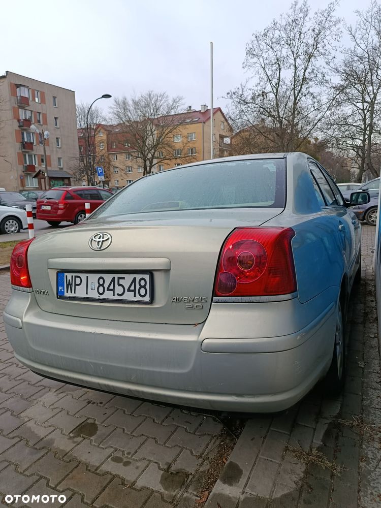 Toyota Avensis - 10