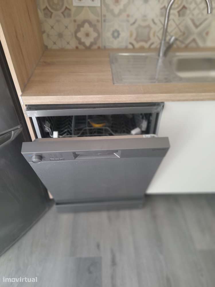 Apartamento T2 com varanda na Baixa da Banheira - Grande imagem: 4/17
