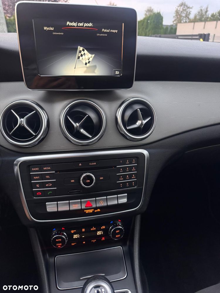 Mercedes-Benz GLA 180 d - 18