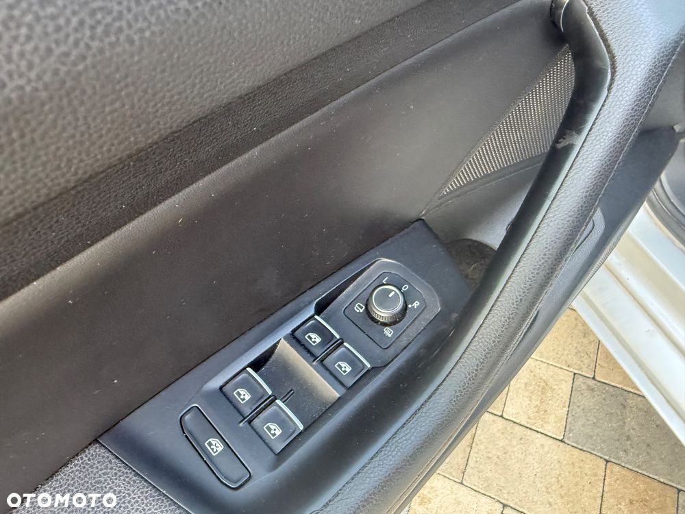 Volkswagen Passat 2.0 TDI SCR Highline - 28