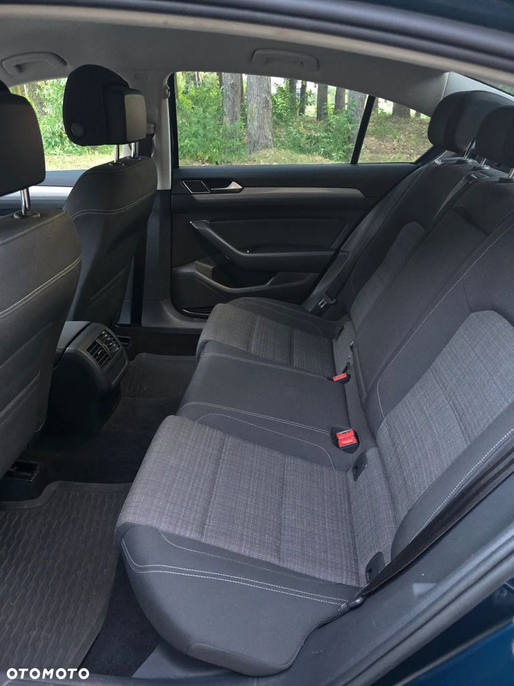 Volkswagen Passat - 18