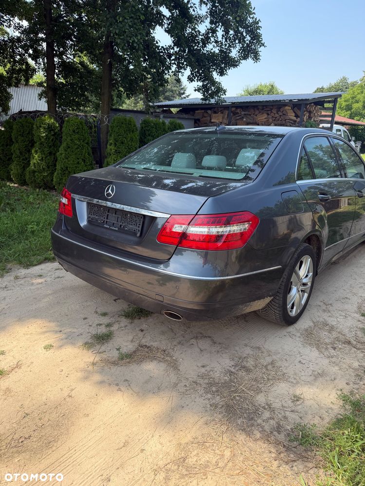 Mercedes-Benz Klasa E 350 CGI BlueEFFICIENCY 7G-TRONIC Elegance - 5