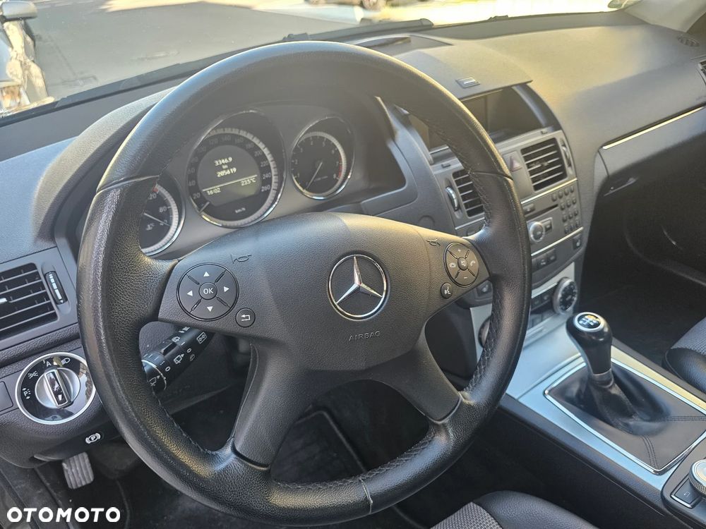 Mercedes-Benz Klasa C 180 BlueEFFICIENCY Avantgarde - 18