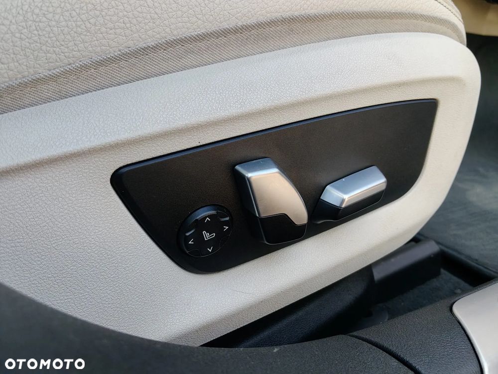 BMW Seria 7 740Li - 23
