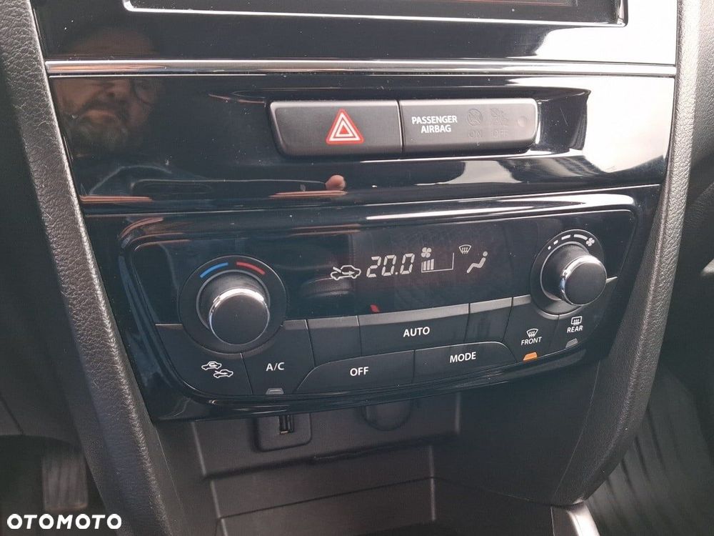Suzuki Vitara 1.4 Boosterjet Elegance 4WD - 26