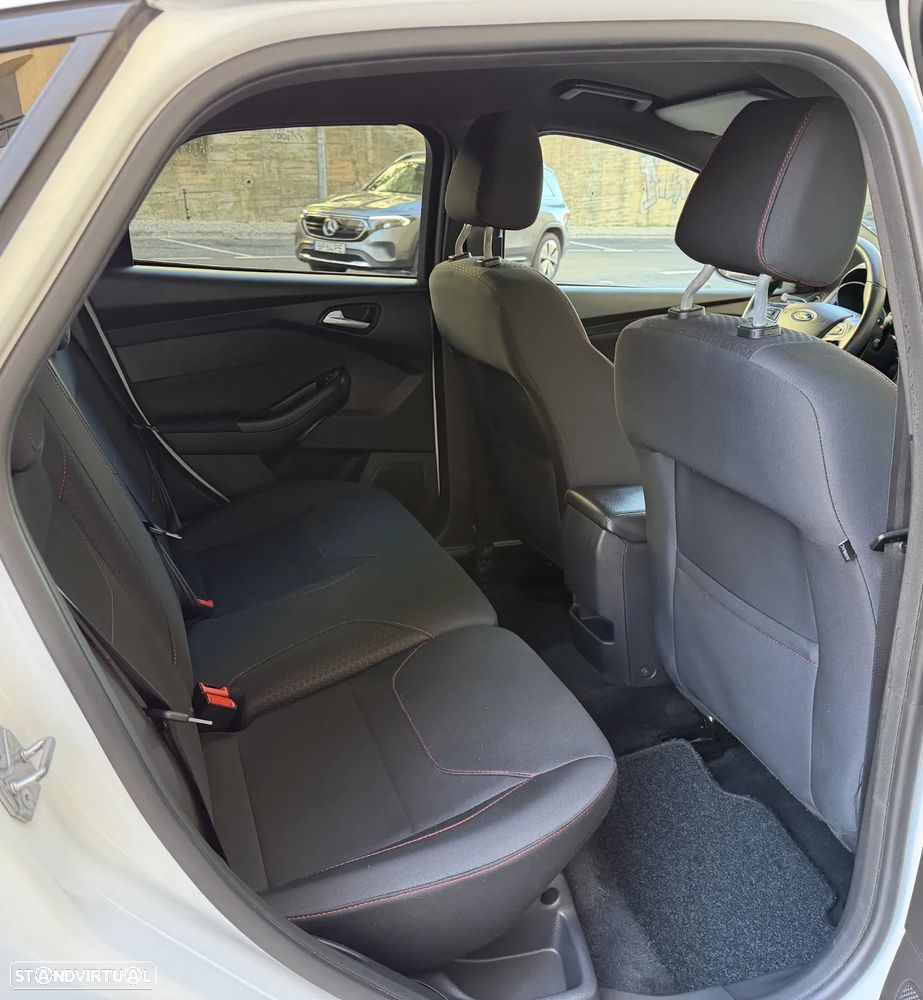 Ford Focus 1.5 TDCi ECOBlue ST-Line - 22