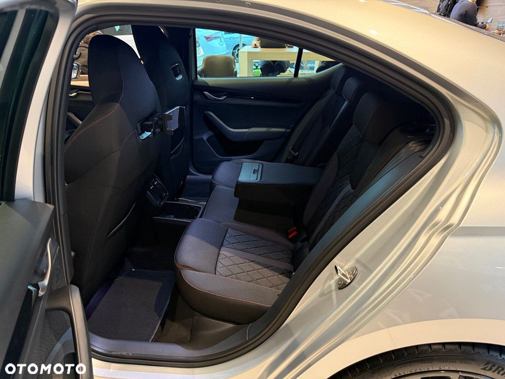 Skoda Octavia 2.0 TSI RS DSG - 11
