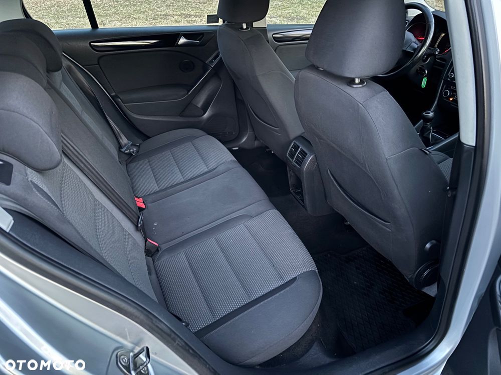 Volkswagen Golf 1.6 TDI DPF Highline - 16