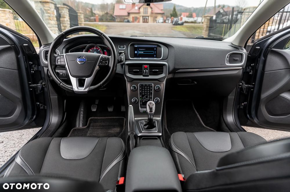 Volvo V40 D2 Momentum - 23