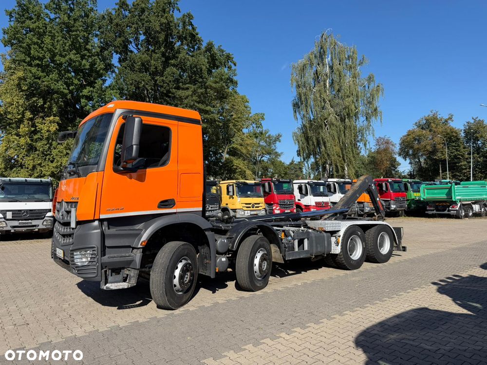 Mercedes-Benz Arocs 3242 - 8