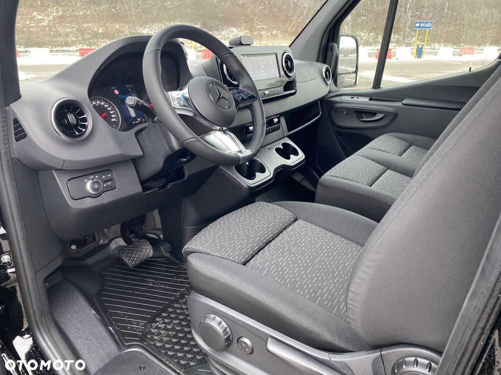 Mercedes-Benz Sprinter - 10