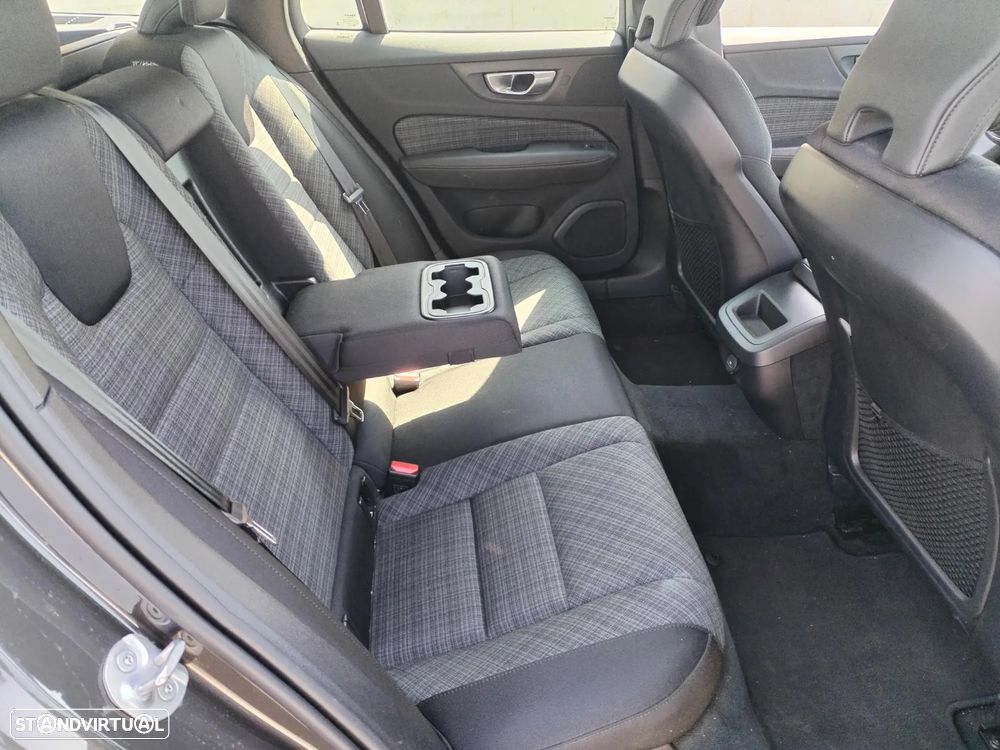 Volvo V60 2.0 B4 Essential Auto - 7