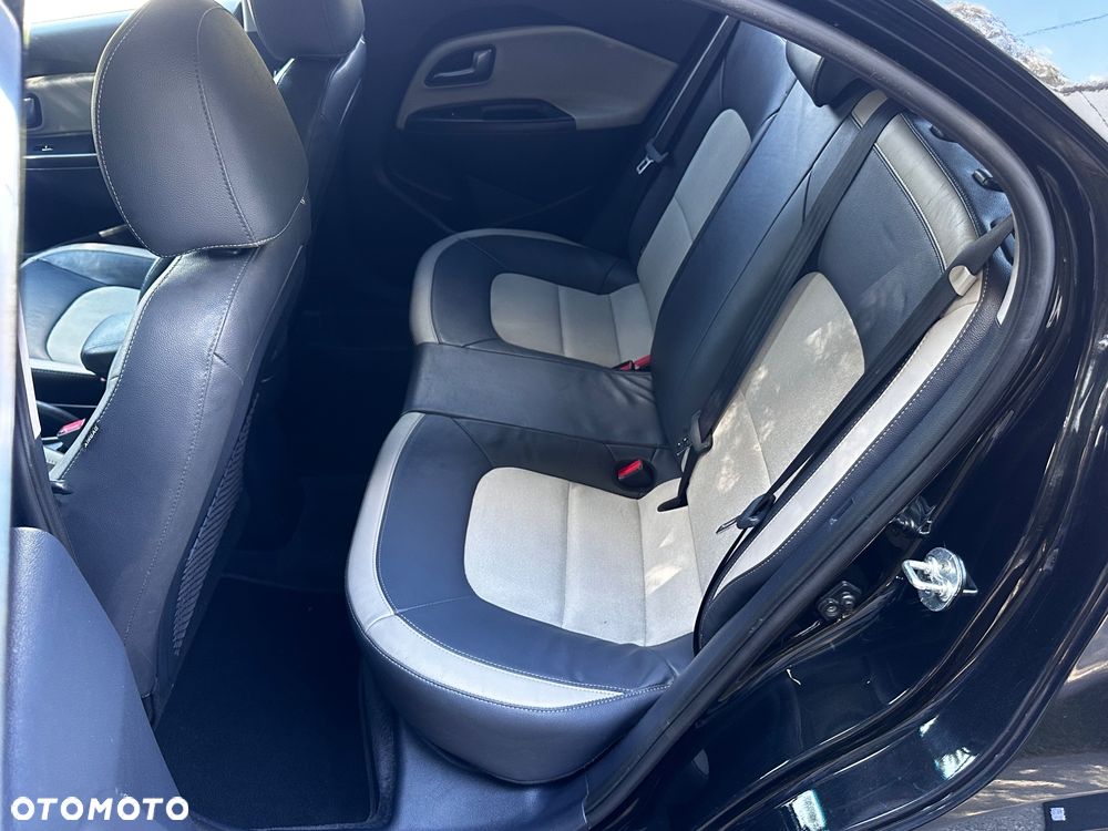 Kia Rio 1.4 CRDi 90 Platinum Edition - 23