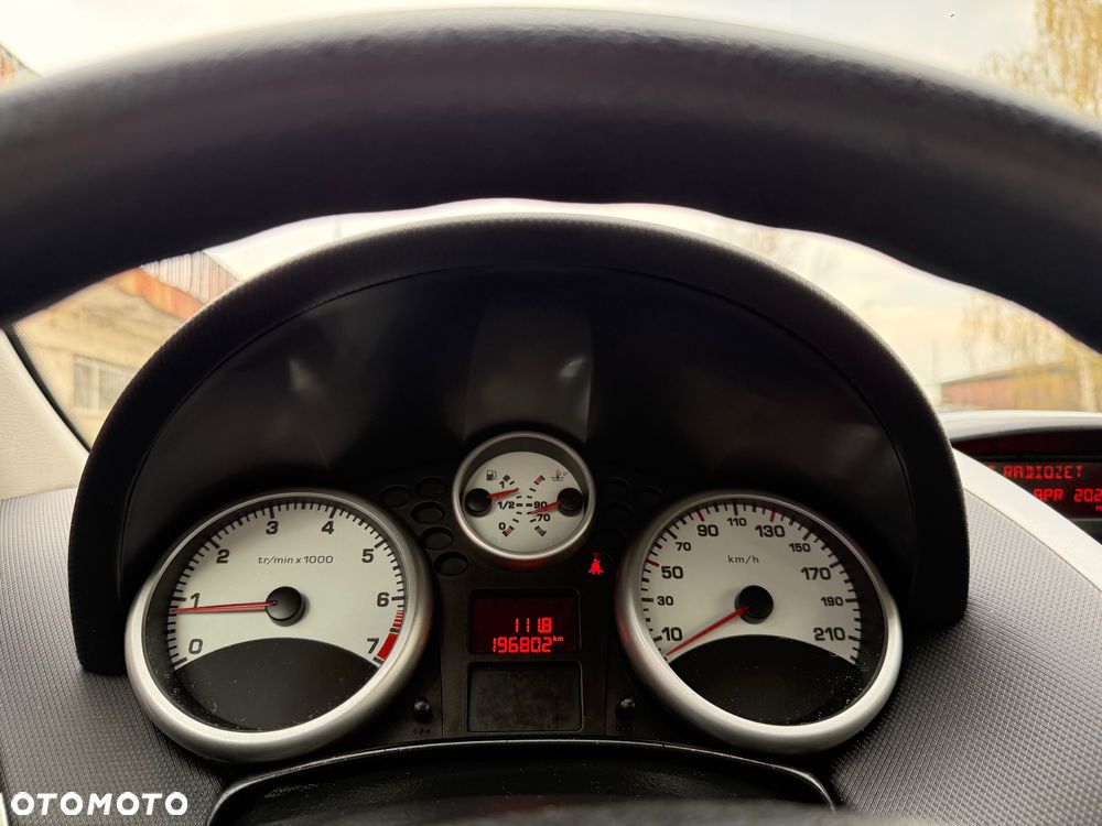 Peugeot 207 1.4 16V Trendy - 3