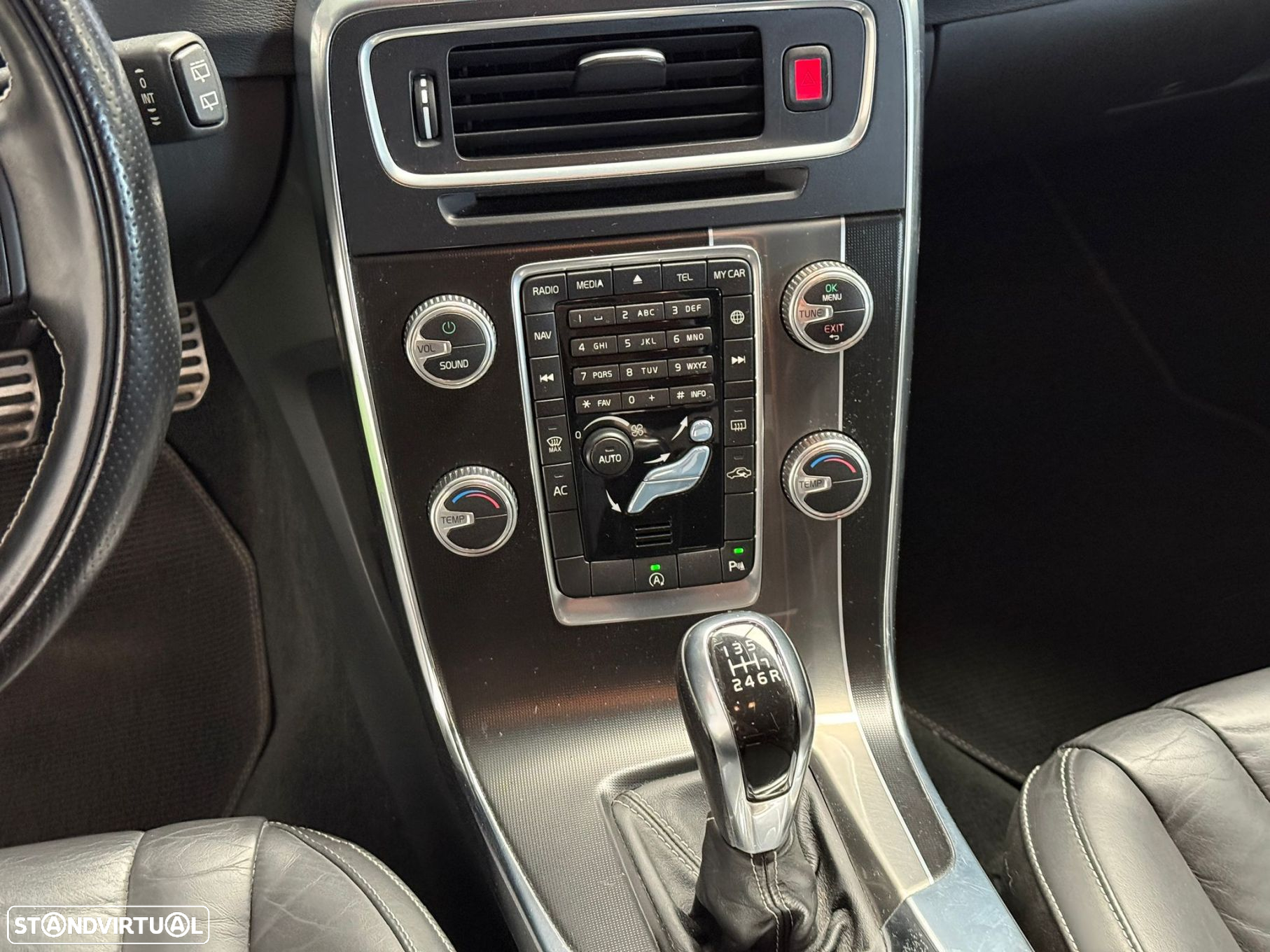 Volvo V60 2.0 D4 R-Design - 15