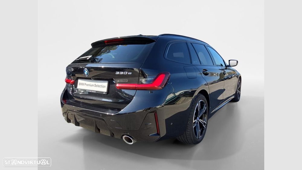 BMW 330 e Pack Desportivo M Auto — fotografia 4