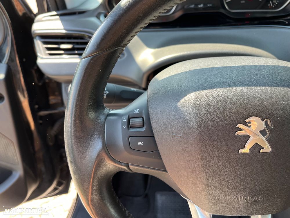 Peugeot 208 1.2 PureTech Signature - 23