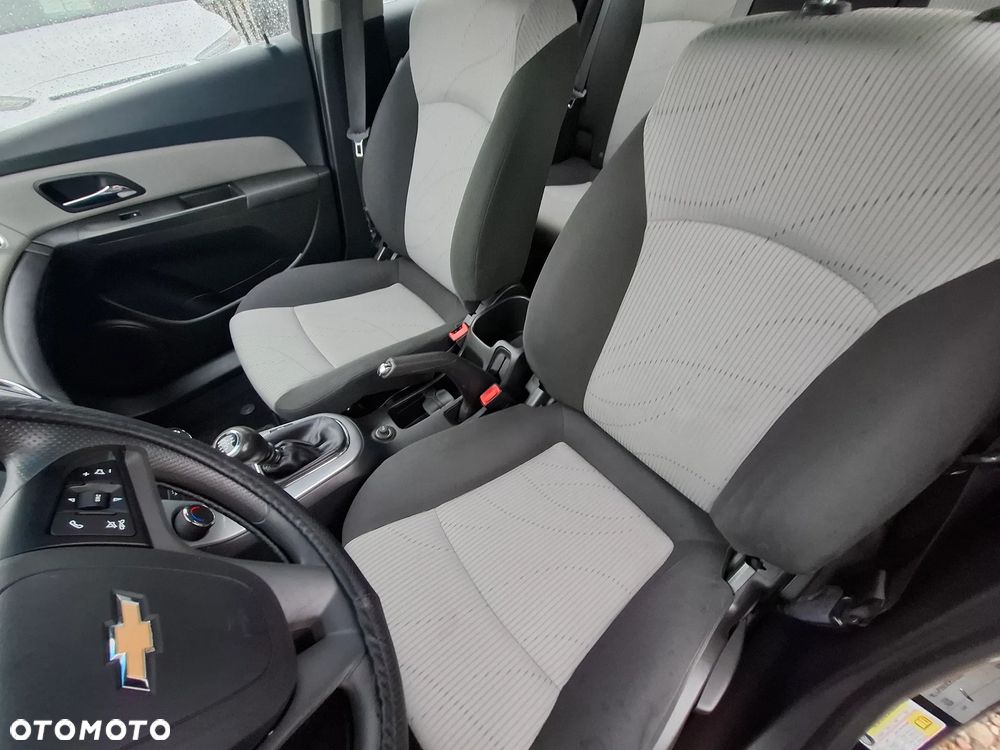 Chevrolet Cruze 1.6 LT - 10