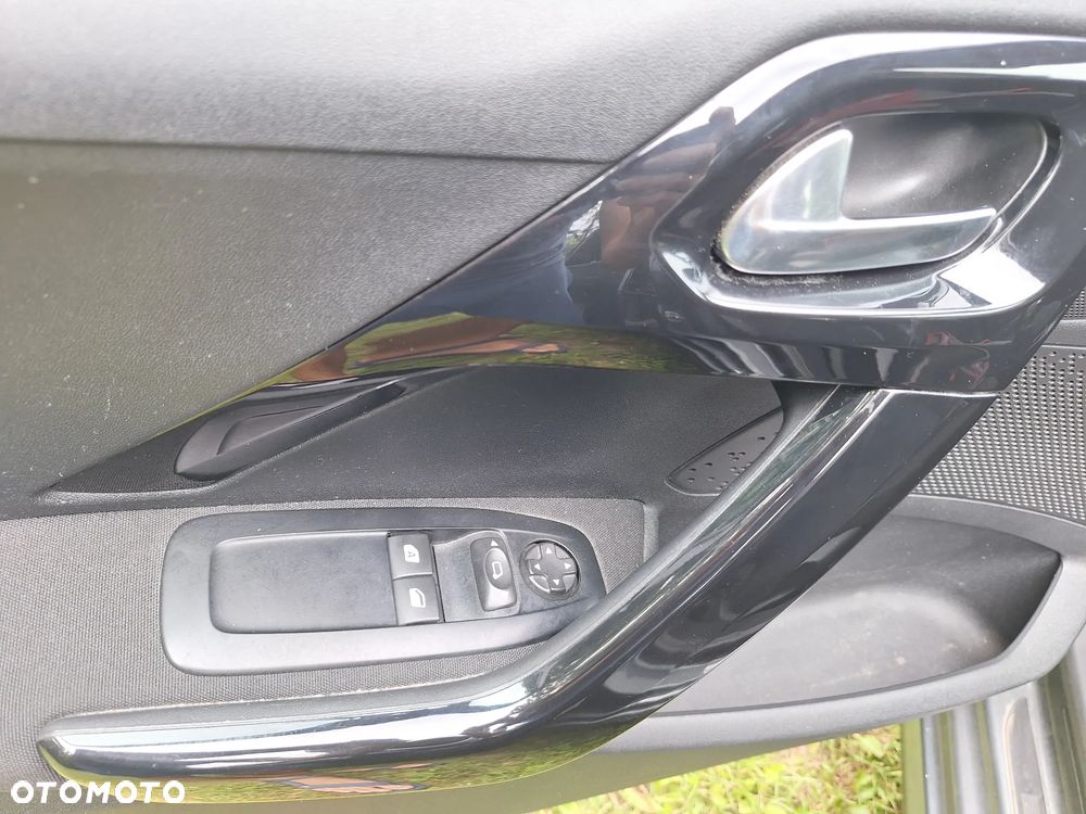 Peugeot 208 1.2 PureTech Style - 6