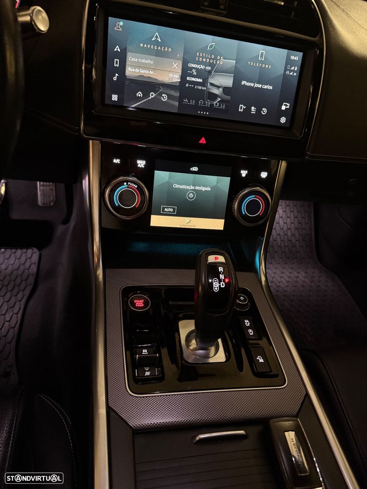 Jaguar XE 2.0 D200 R-Dynamic Black - 11