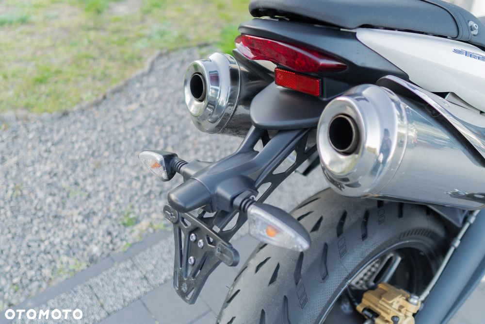 Triumph Street Triple - 27